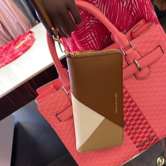 MICHAEL KORS LARGE TRAVEL CONTINENTAL WRISTLET WALLET PHONEHOLDER Luggage Multi - Picture 13 of 16